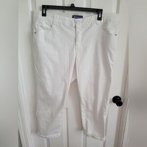 Democracy Women’s White Stretch Ab Technology Straight Leg Crop Jeans Size 22W